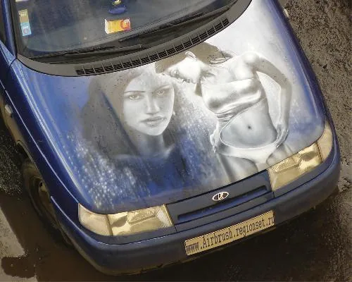 Девушки бывают разные:)